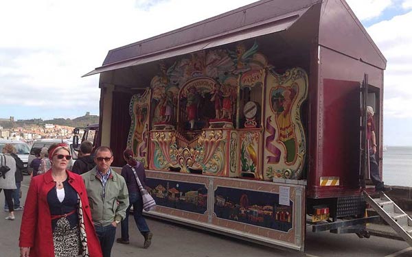 Nhộn nhịp lễ hội b&ecirc;n bờ biển nước Anh